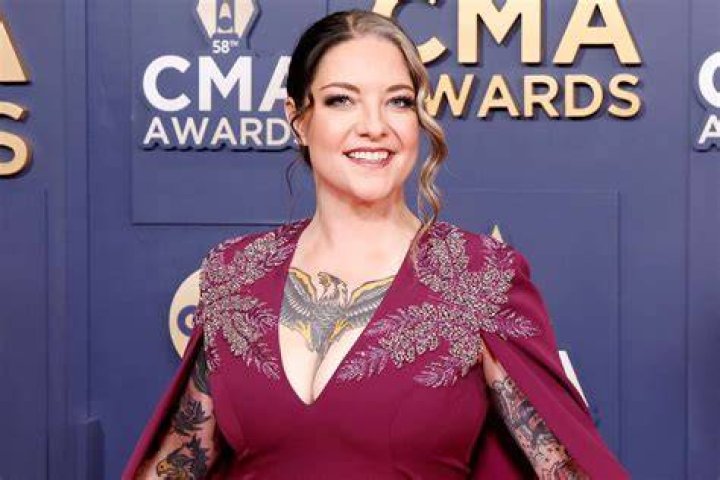 Is Ashley Mcbryde Related To Martina Mcbride?
