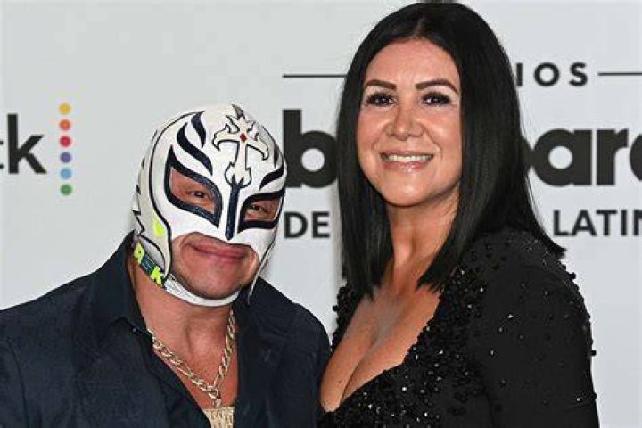 Rey Mysterio's Wife Height And Untold Story