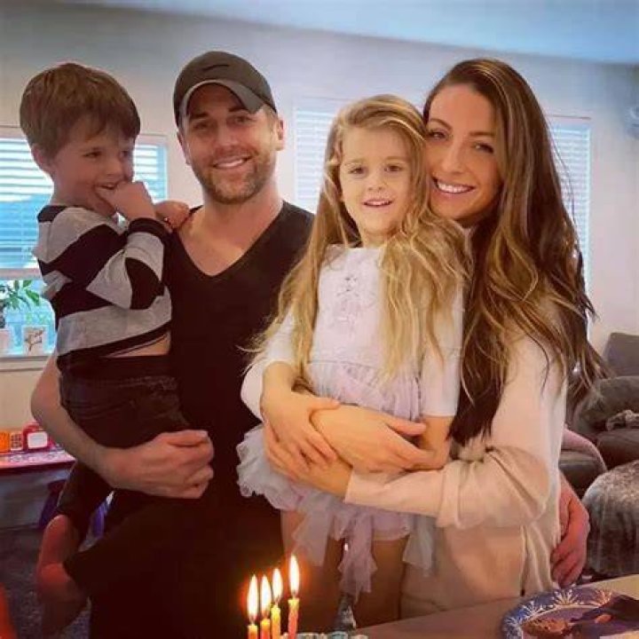 Sara Matter and Niall Matter Wedding, Bio, Age, Life,Hallmark, Height