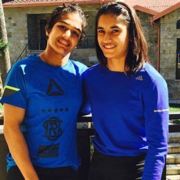 Vinesh Phogat Parents Rajpal, Prem Lata Phogat, Siblings